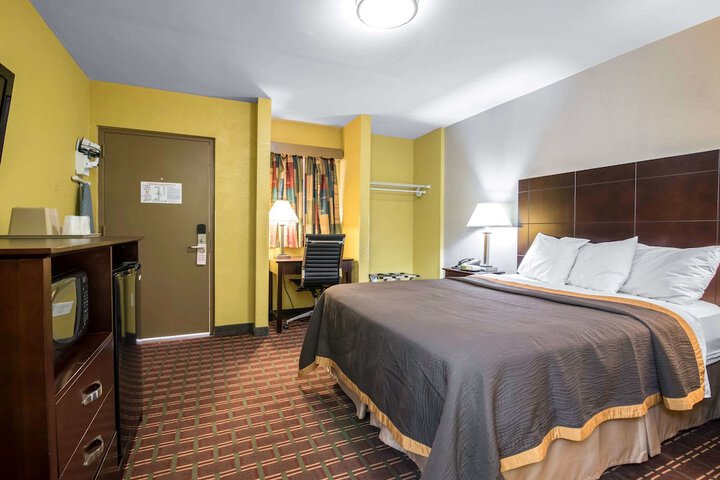 Room 17 of 34