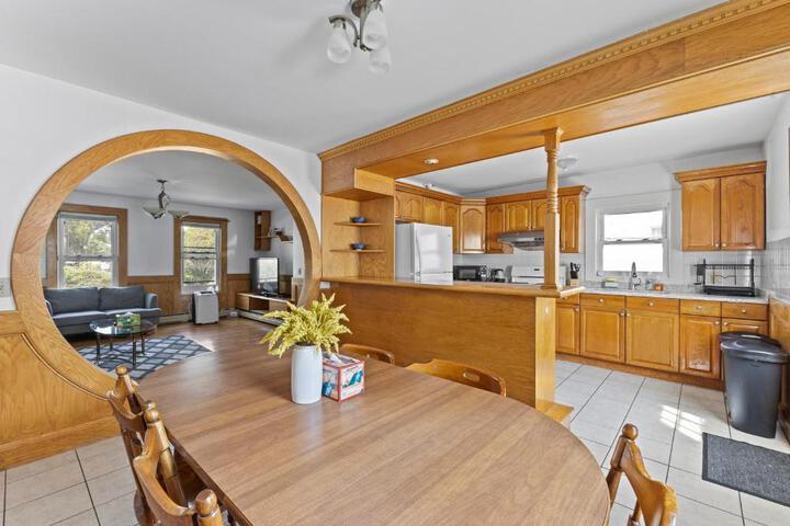 17-19Cozy & Spacious 6BR home in Malden with window AC and free parking