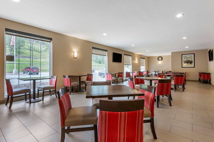 Comfort Inn & Suites Near Mt. Rushmore