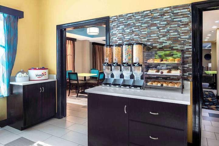 La Quinta Inn & Suites by Wyndham Oxford - Anniston