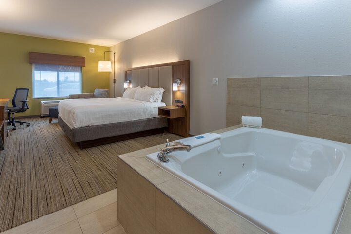 Holiday Inn Express Indianapolis - Southeast by IHG