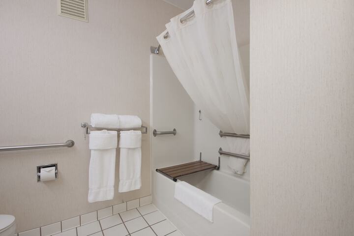 Room 14 of 36