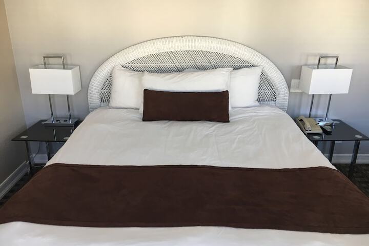 Glenmore Plaza Hotel