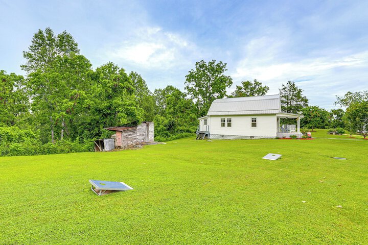 grandma's Farm House on 125 Acres w / Fire Pit!