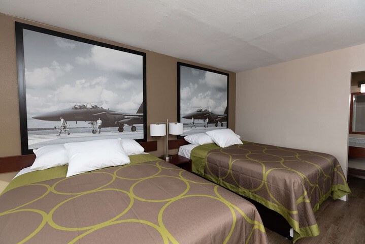 Room 7 of 11
