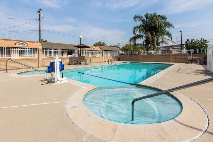 Rodeway Inn Beaumont 1-10