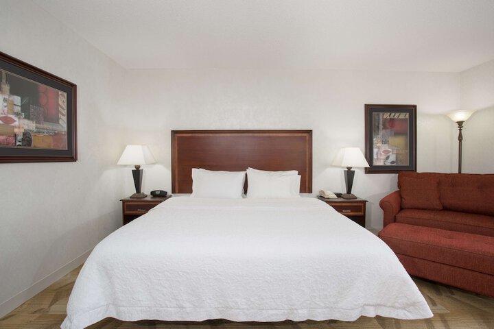 Room 7 of 32