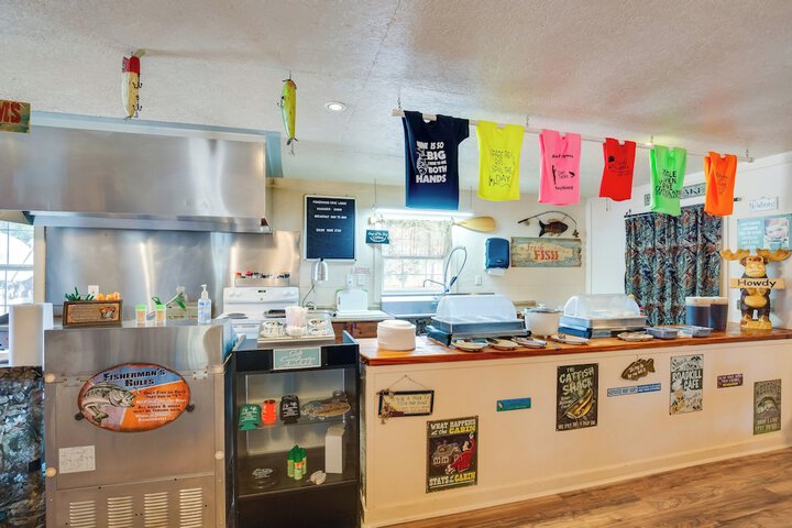 Community Pier: Cozy Kerens Cabin!
