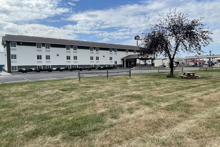 Hotel Exterior 43 of 46
