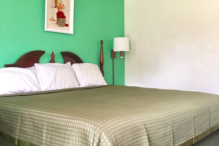 Room 13 of 37