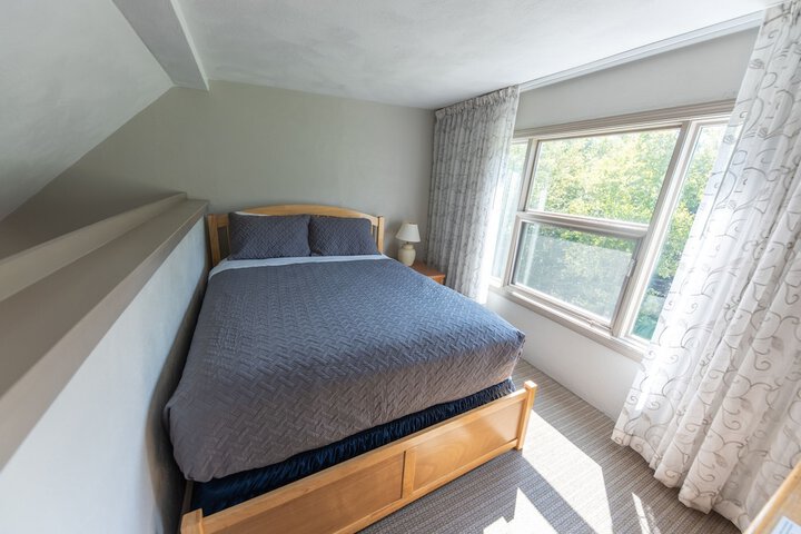 Room 73 of 142