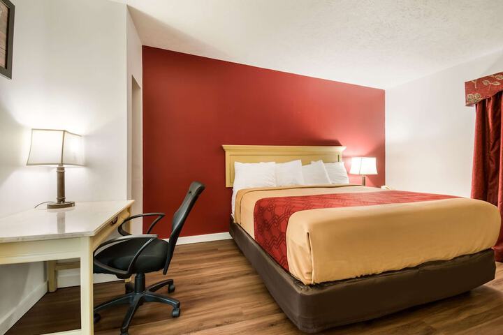 Room 11 of 33