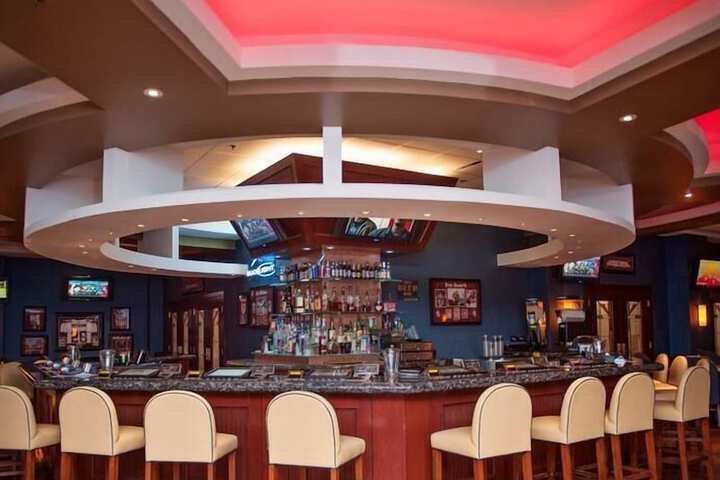 Lounge 50 of 68