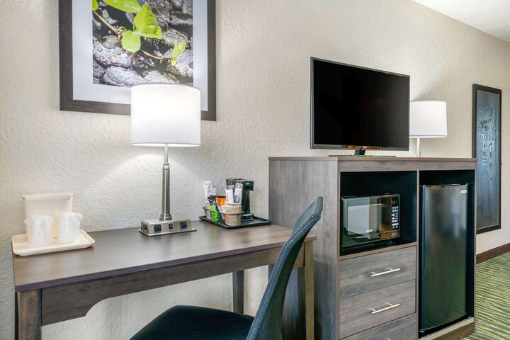 Quality Inn & Suites Leesburg Chain of Lakes