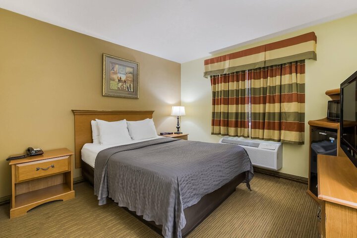 Econo Lodge Inn & Suites Yankton