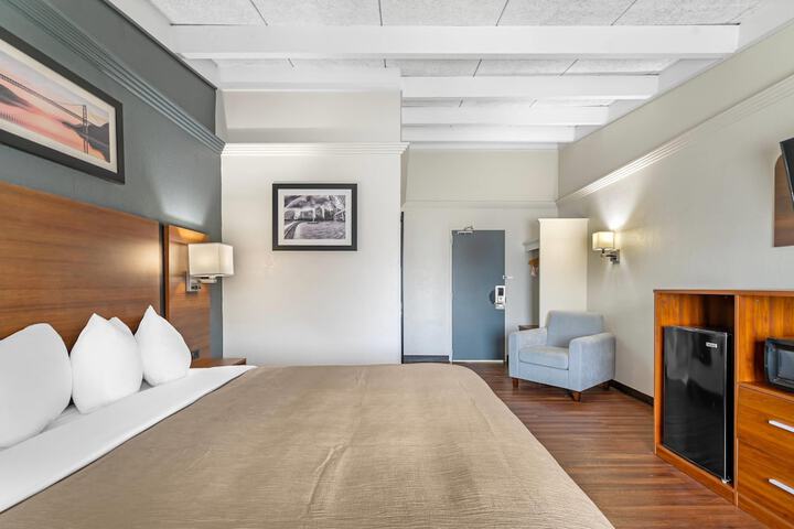 Quality Inn & Suites Kansas City - Independence I-70 East
