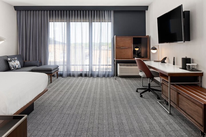 Room 10 of 26