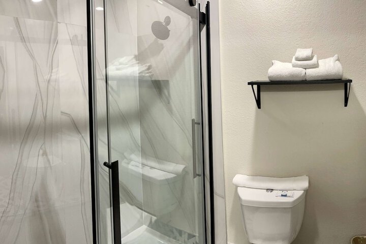 Room 17 of 27