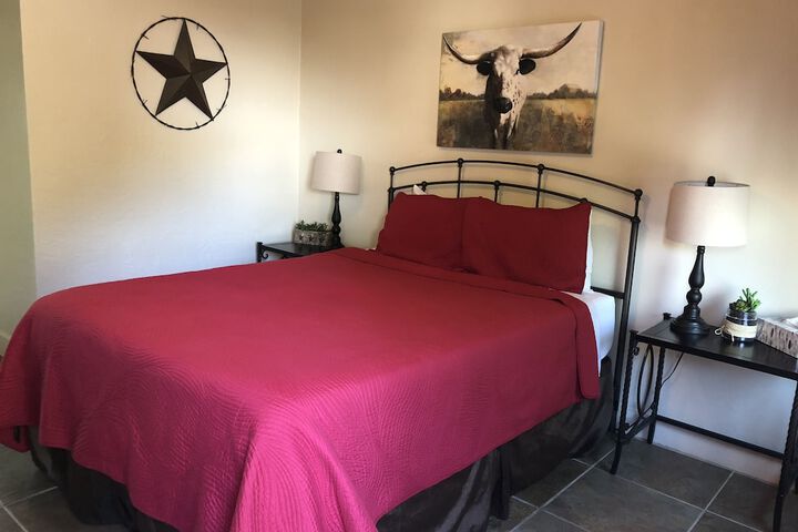 Room 6 of 16