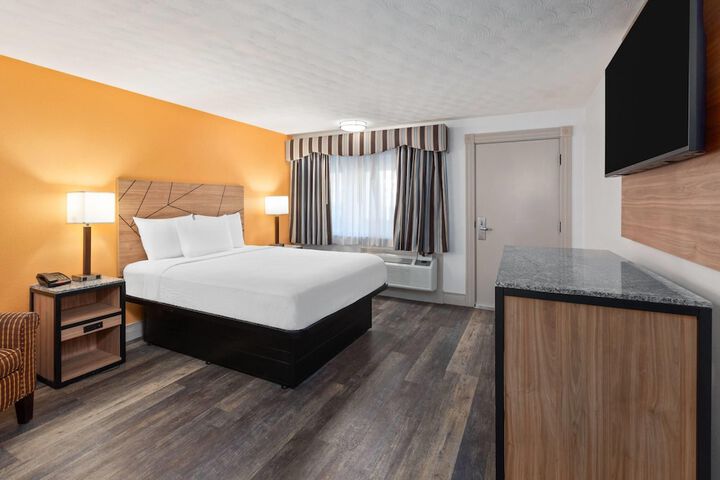 Howard Johnson by Wyndham Malden Boston Area