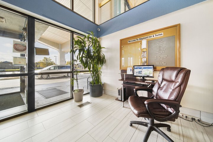Business Center 68 of 72