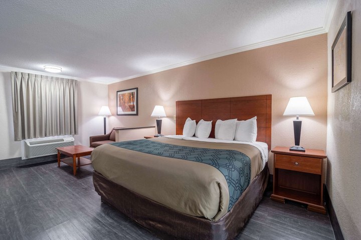 Room 14 of 37