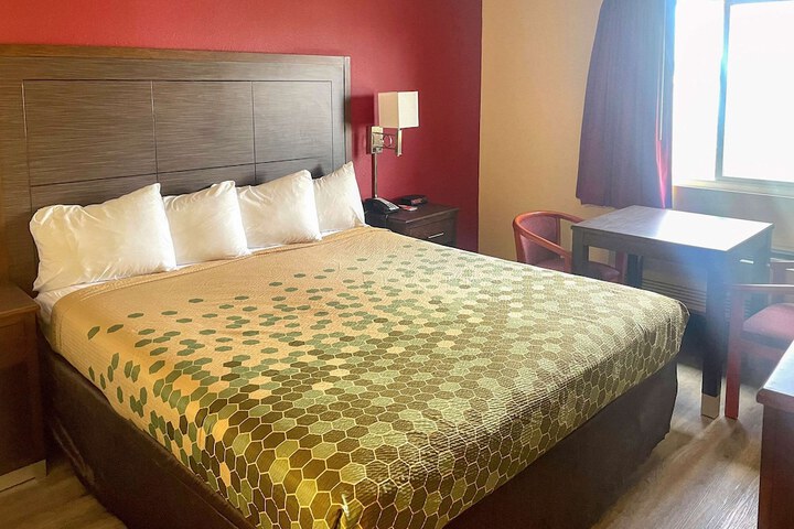 Room 4 of 15