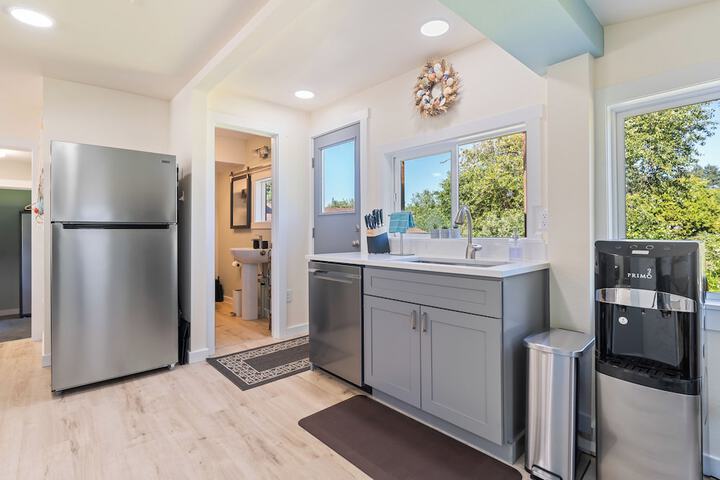 1 / 2 Mi to Ocean: Copalis Beach Hideaway!