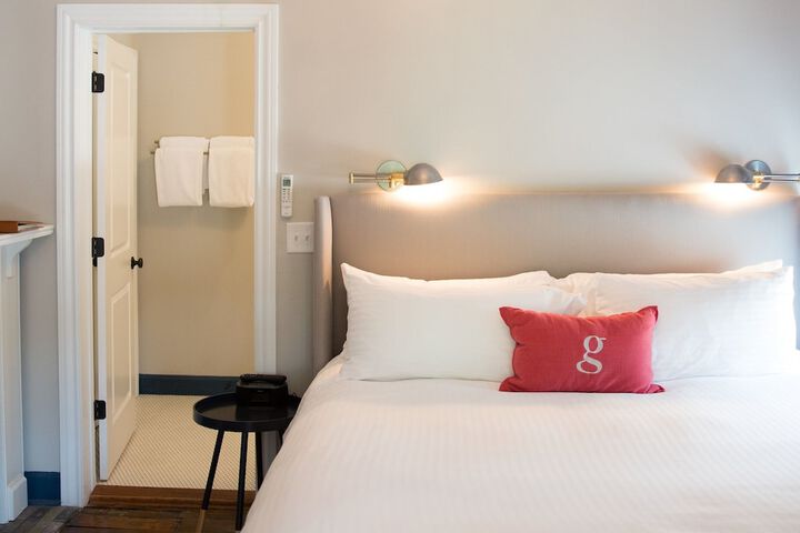 Room 35 of 166
