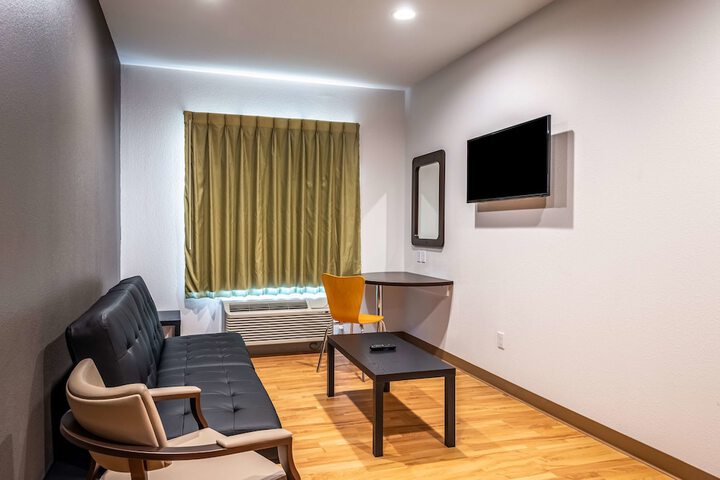Room 17 of 35