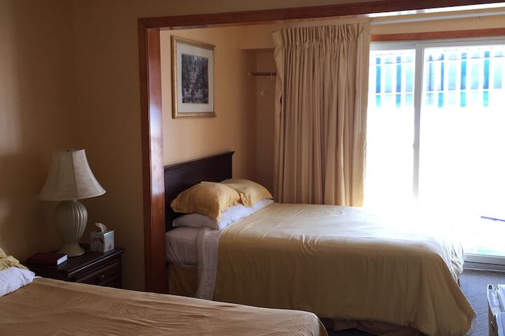 Room 10 of 32