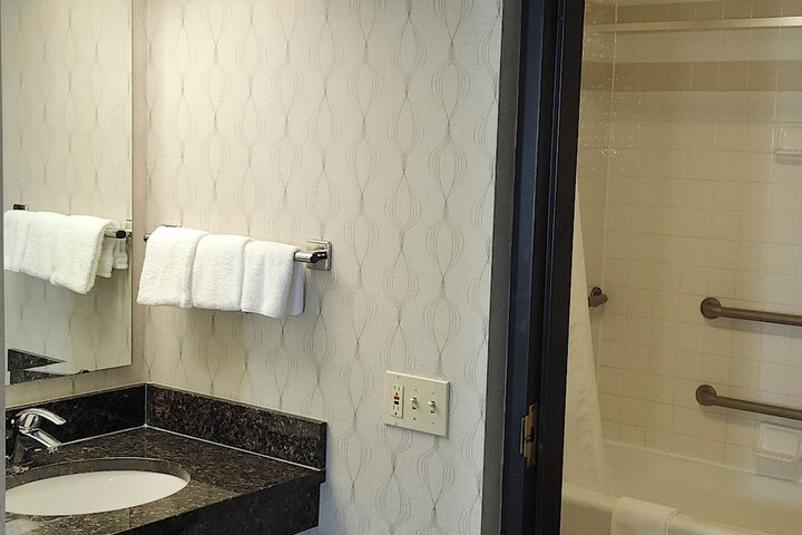 Heritage Inn Suites Houston / Sugar Land Trademark by Wyndham