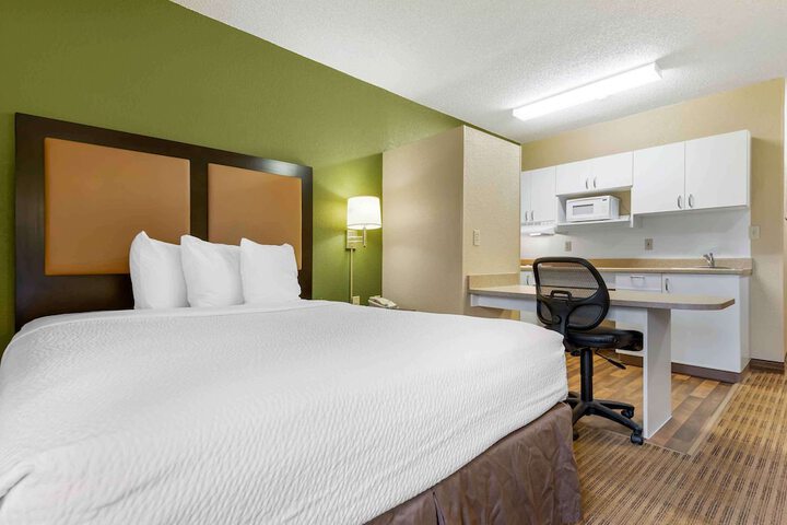 Room 12 of 28