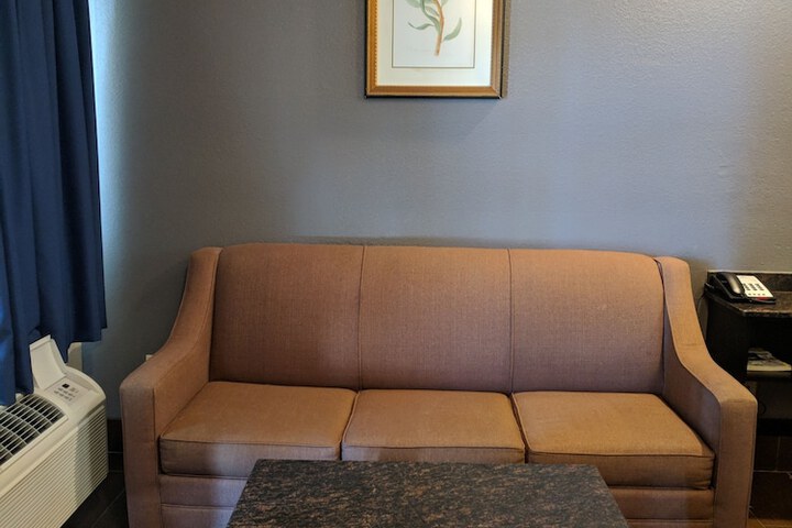 Room 43 of 60