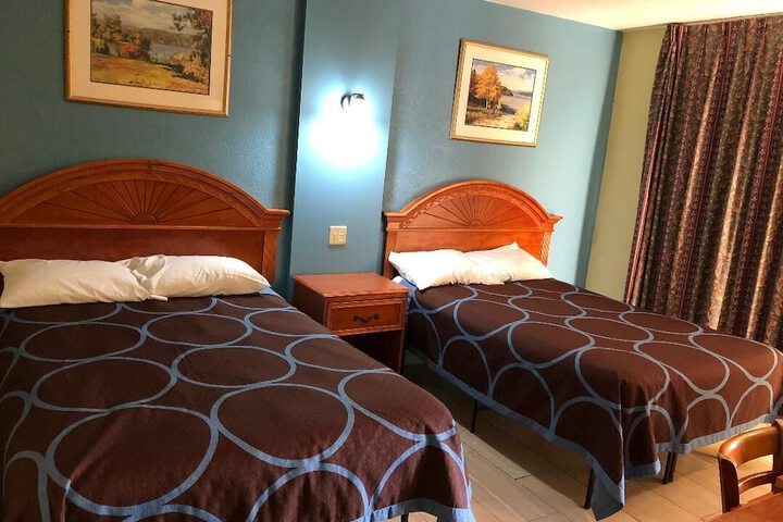 Room 17 of 34
