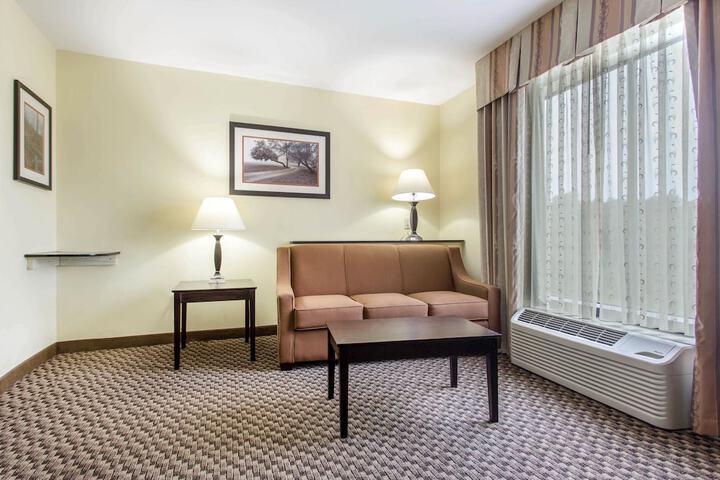 Room 17 of 36