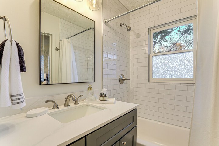 Walk Downtown & Canton Street: Roswell Retreat!