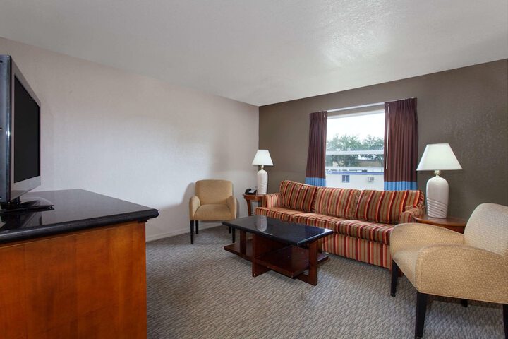 Super 8 by Wyndham Kissimmee