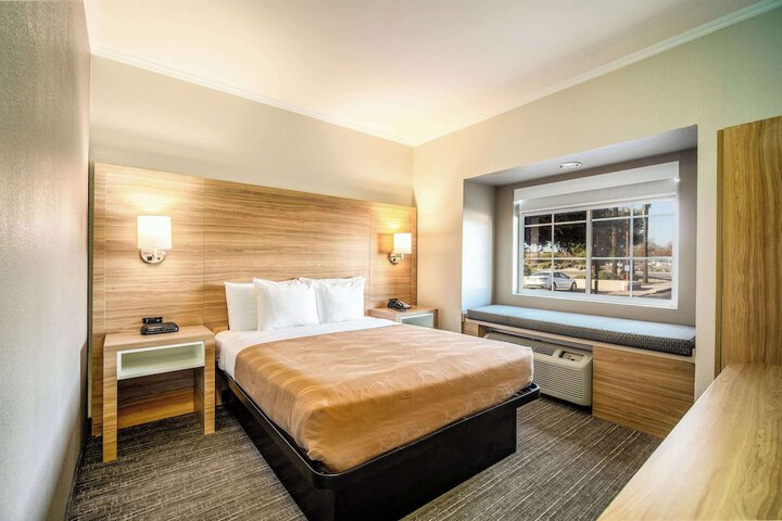 Room 20 of 28