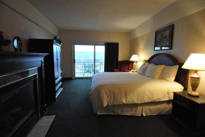 Room 27 of 35