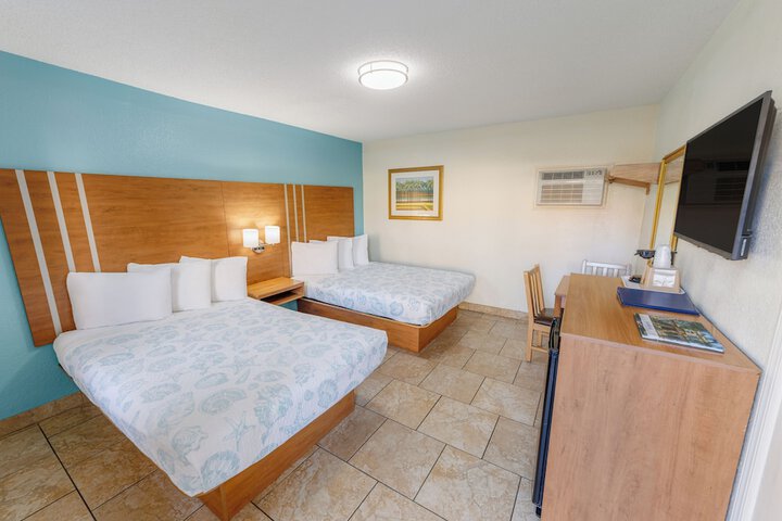 Dunes Inn & Suites