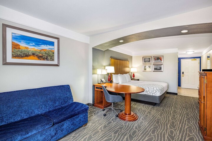 Room 52 of 63