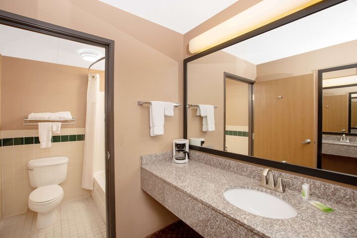 Room 7 of 25