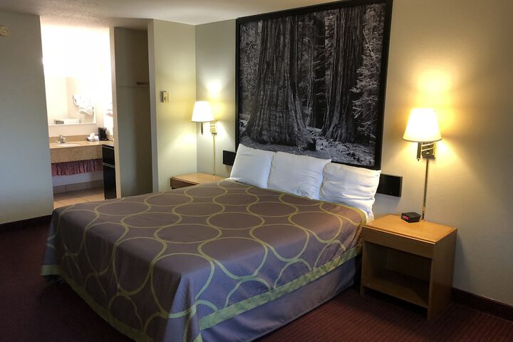 Super 8 by Wyndham Crescent City