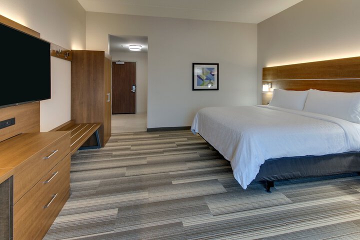 Room 32 of 67