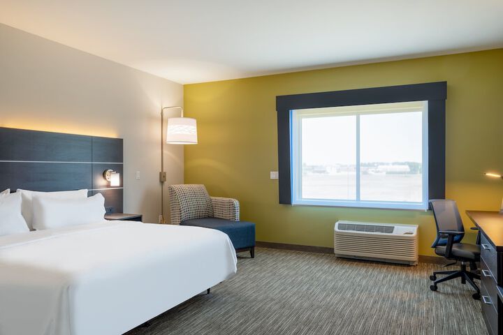 Holiday Inn Express & Suites Watertown by IHG