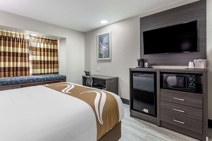 Room 17 of 29