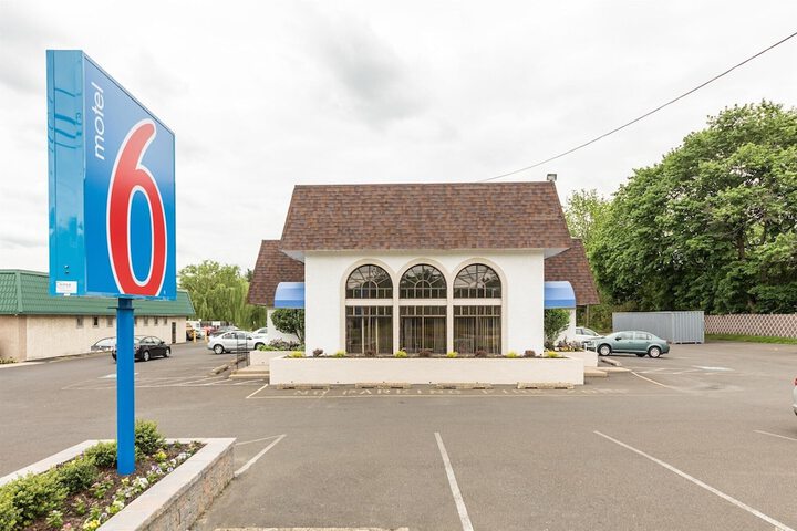 Motel 6 Warminster PA