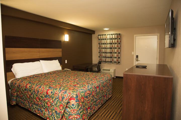 Room 9 of 16