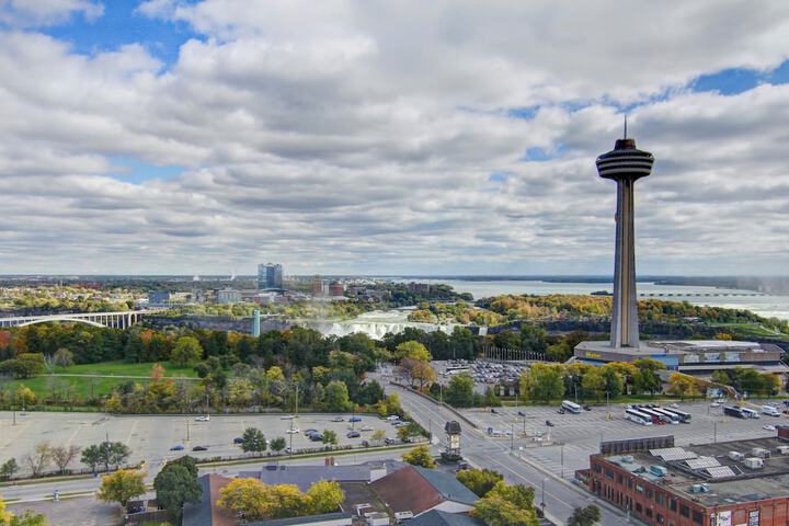 DoubleTree Fallsview Resort & Spa by Hilton Niagara Falls